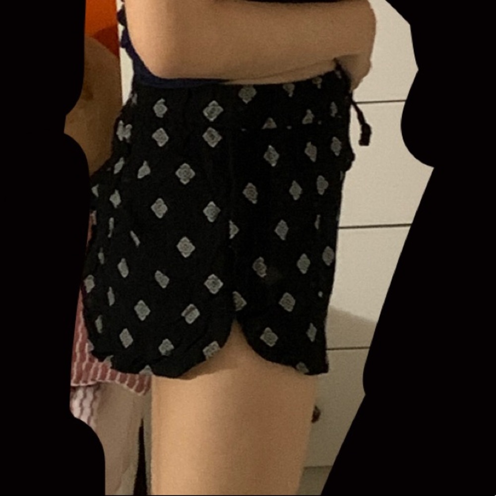 patterned pull on shorts - Picture 2 of 4